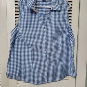 Sleeveless button down  shirt